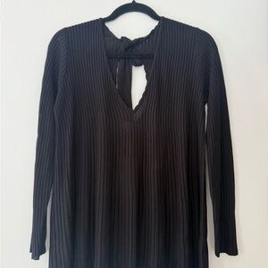 Sezane Black V-Neck Pleated Sweater